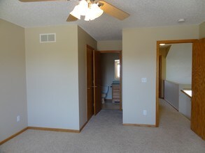 727 Andy Ct in North Liberty, IA - Building Photo - Building Photo