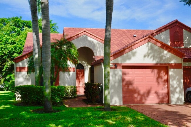 property at 7557 Lexington Club Blvd