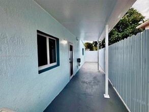 130 W 57th St in Hialeah, FL - Building Photo - Building Photo