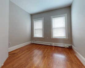 72 Spring St, Unit 3 in Cambridge, MA - Building Photo - Building Photo