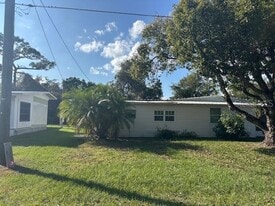 2020 Bradley Dr in St. Cloud, FL - Building Photo
