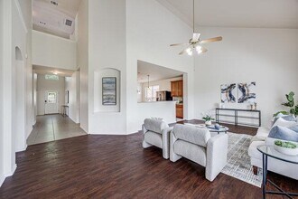 4001 Veiled Falls Dr in Pflugerville, TX - Building Photo - Building Photo