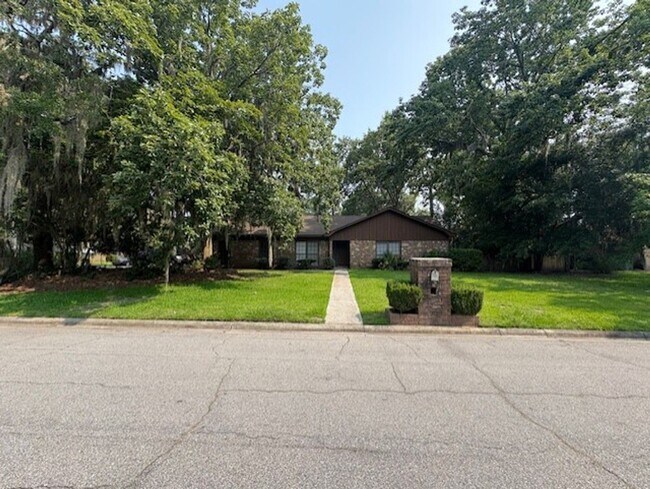 property at 8 Beaver Run Dr