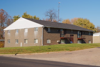 1005 Johnson St in Louisville, OH - Building Photo - Building Photo