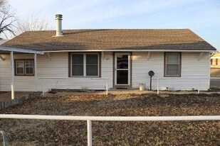 427 E Cheyenne Ave in Canadian, TX - Building Photo