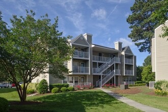 Ashbrook Apartments in Virginia Beach, VA - Foto de edificio - Building Photo