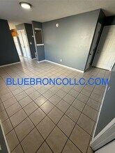 201 Sky Vue Dr in Raymore, MO - Building Photo - Building Photo