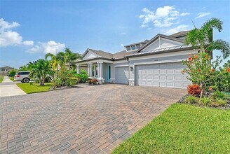 5620 Soft Skies Dr in Sarasota, FL - Foto de edificio - Building Photo