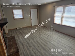 2015 SW Mission Ave in Topeka, KS - Building Photo - Building Photo