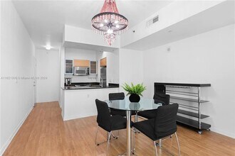 950 Brickell Bay Dr in Miami, FL - Building Photo - Building Photo