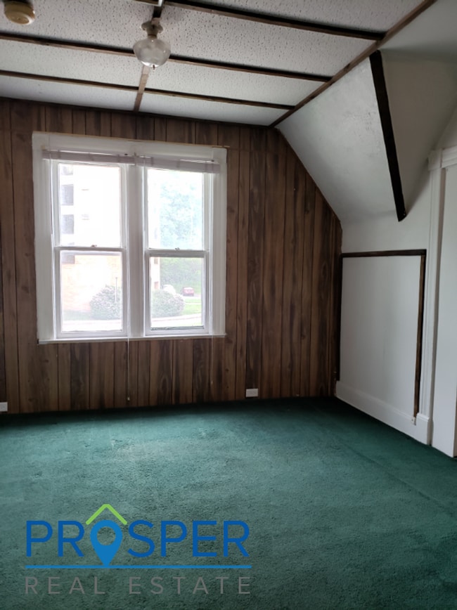 908 S Farwell St in Eau Claire, WI - Foto de edificio - Building Photo