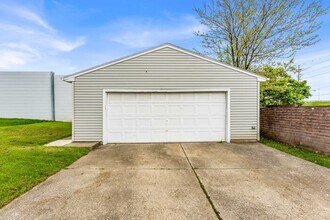 1506 Parker Dr in Mayfield Heights, OH - Building Photo - Building Photo