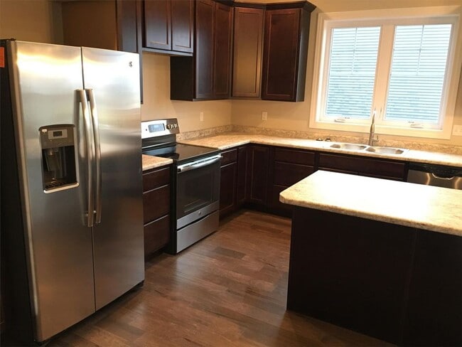 property at 1206 S Roberto Rd