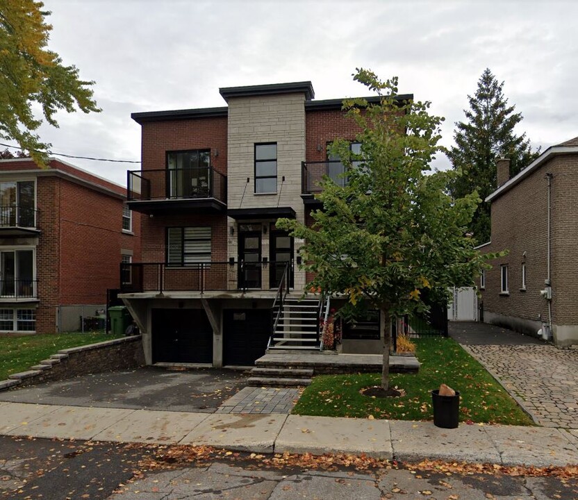 9909-9915 Hamelin Av in Montréal, QC - Building Photo