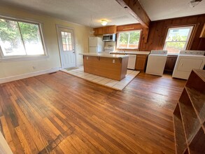 115 Estes Dr in Carrboro, NC - Building Photo - Building Photo