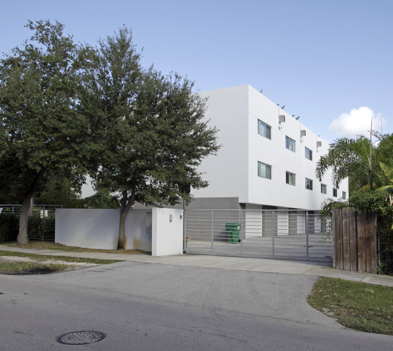 7541 SW 61st Ave in Miami, FL - Building Photo