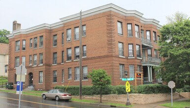 296 Bates in St. Paul, MN - Building Photo - Interior Photo