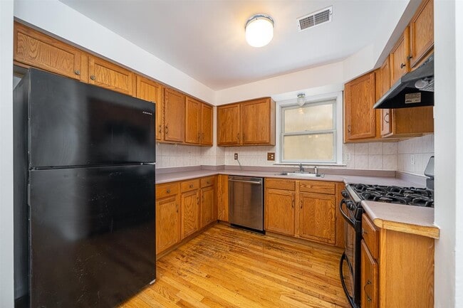 38 W 20th St in Bayonne, NJ - Building Photo - Building Photo