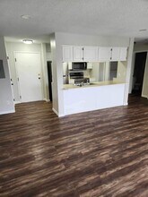 Village Green Apartments- 4532 Douglas in Des Moines, IA - Building Photo - Building Photo