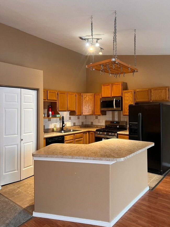 3421 Lunar Cir in Anchorage, AK - Building Photo - Building Photo