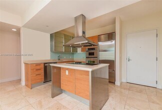 218 SE 14th St, Unit 1203 in Miami, FL - Building Photo - Building Photo