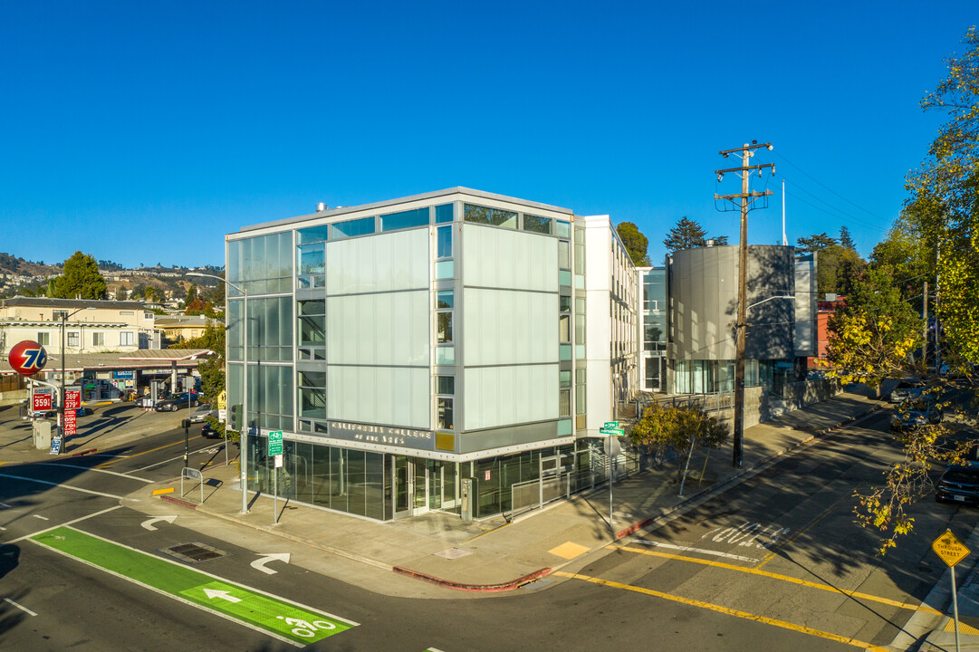 5276 Broadway in Oakland, CA - Building Photo