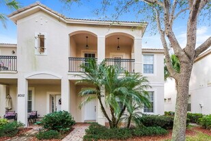 8054 Murano Cir in Palm Beach Gardens, FL - Building Photo