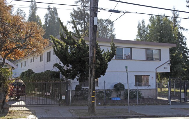 3130 High St in Oakland, CA - Foto de edificio - Building Photo