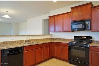 24449 W Sheraton Ln in Buckeye, AZ - Foto de edificio - Building Photo