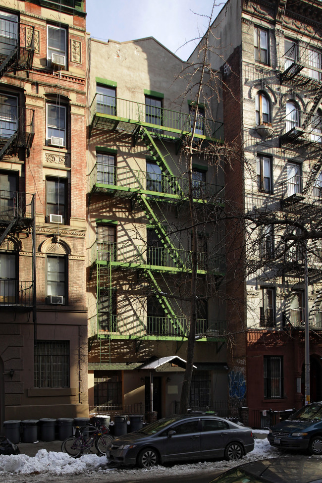 57 E 7th St in New York, NY - Foto de edificio - Building Photo