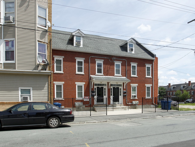 67 Newbury St in Lawrence, MA - Foto de edificio - Building Photo