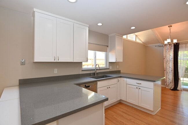 850 Hollenbeck Ave in Sunnyvale, CA - Building Photo - Building Photo