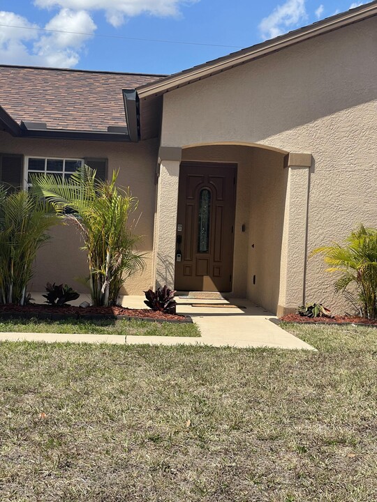 604 Thomas Sherwin Ave S in Lehigh Acres, FL - Building Photo