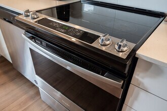 1475 Rue St-Hubert, Unit SI ID1261806P in Montréal, QC - Building Photo - Building Photo