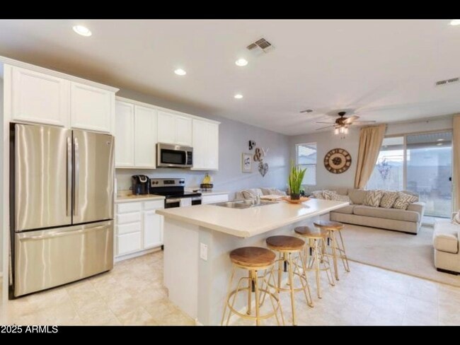 6928 S 77th Ln in Phoenix, AZ - Building Photo - Building Photo