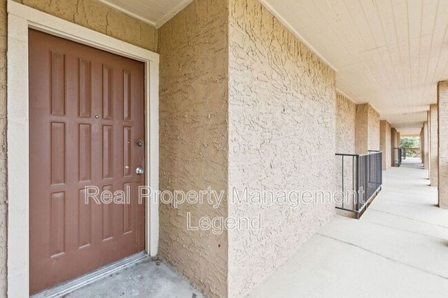 5550 Spring Valley Rd in Dallas, TX - Building Photo - Building Photo