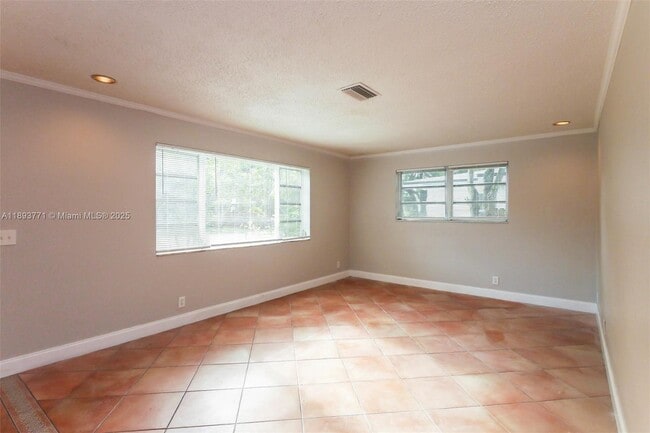 120 SW 7th Terrace in Hallandale Beach, FL - Building Photo - Building Photo