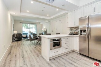 1237 S Holt Ave in Los Angeles, CA - Foto de edificio - Building Photo