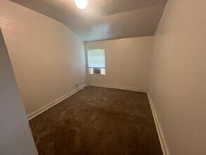 8206 Sunflower Dr in Silsbee, TX - Building Photo - Building Photo