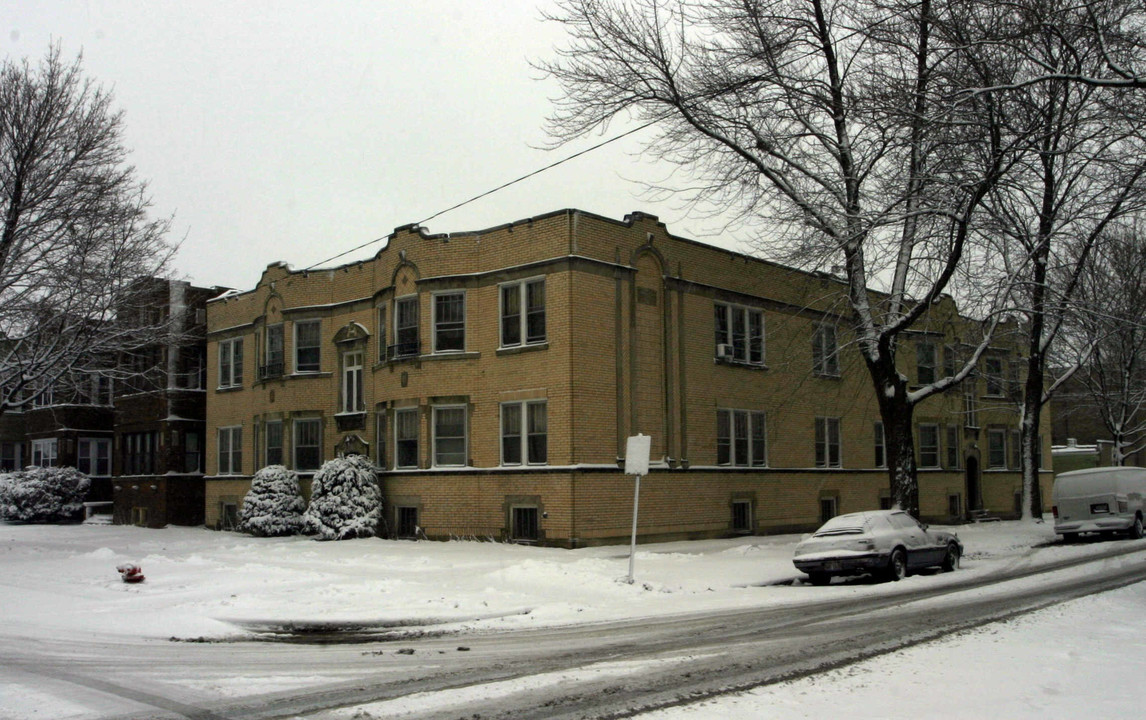 5858 N Artesian Ave in Chicago, IL - Building Photo