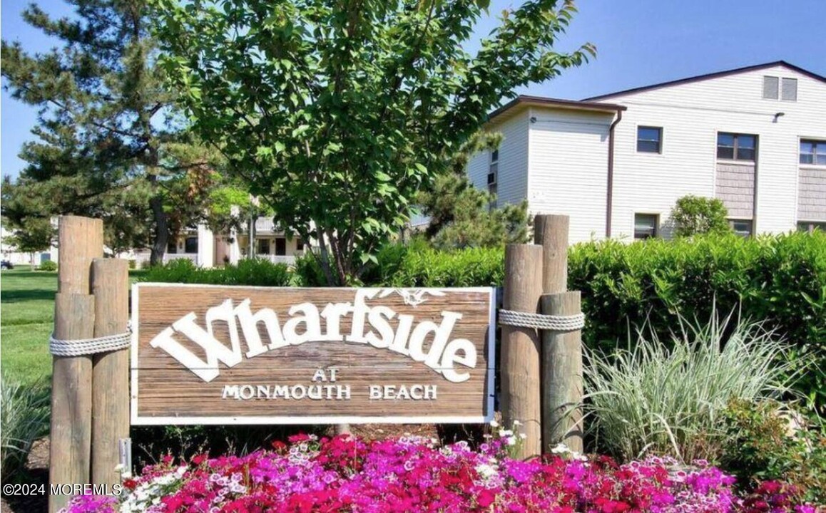 13 Wharfside Dr in Monmouth Beach, NJ - Building Photo