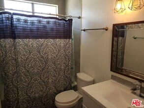 13757 Vanowen St in Los Angeles, CA - Building Photo - Building Photo