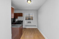 3721 N Pine Grove Ave, Unit #2W in Chicago, IL - Foto de edificio - Building Photo