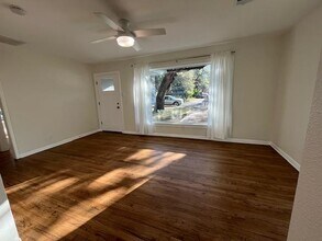 906 Philco Dr in Austin, TX - Building Photo - Building Photo