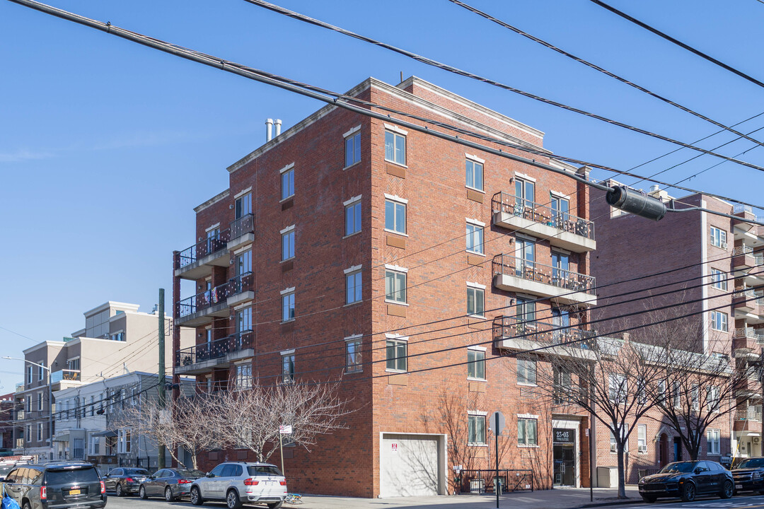 2303 31st Ave in Long Island City, NY - Building Photo