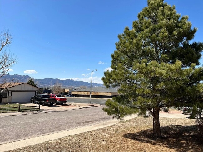 5777 Tuckerman Ln