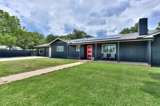 1407 E 19th St in Georgetown, TX - Building Photo - Building Photo