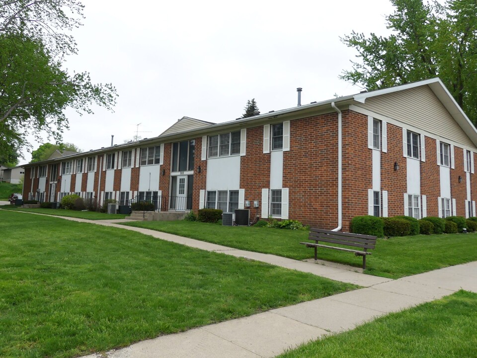 Colonial Square Apartments in Yankton, SD - Foto de edificio