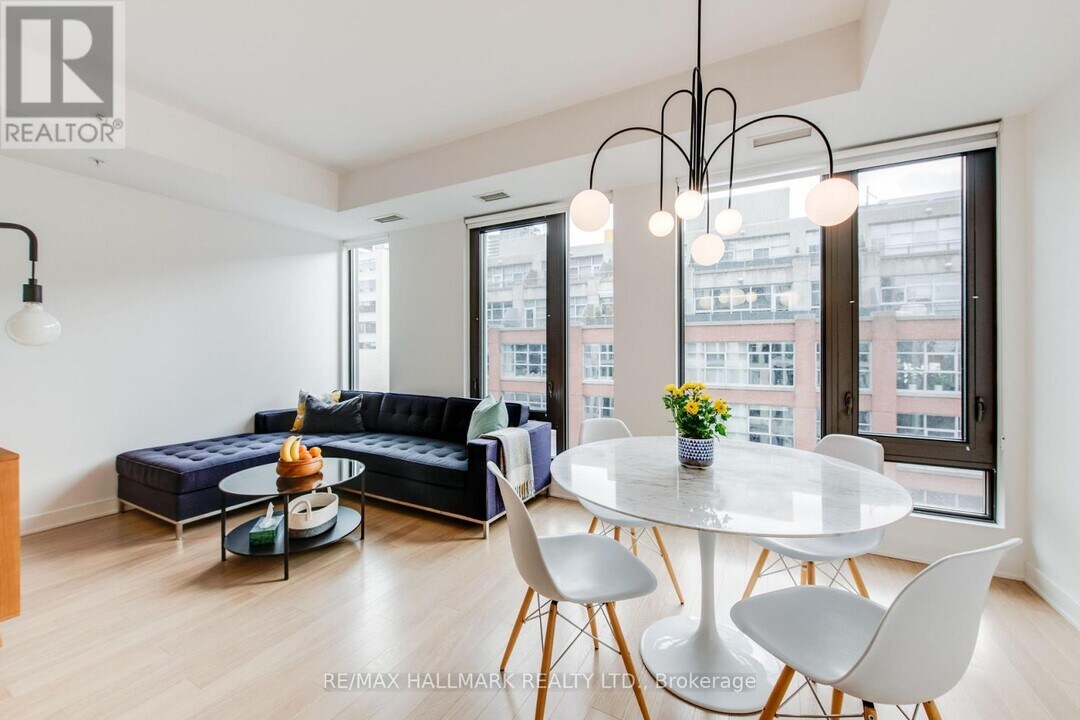 32-732 Camden St in Toronto, ON - Building Photo