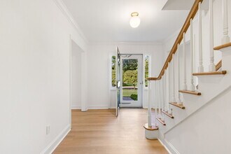 18 Echo Ln in Greenwich, CT - Building Photo - Building Photo